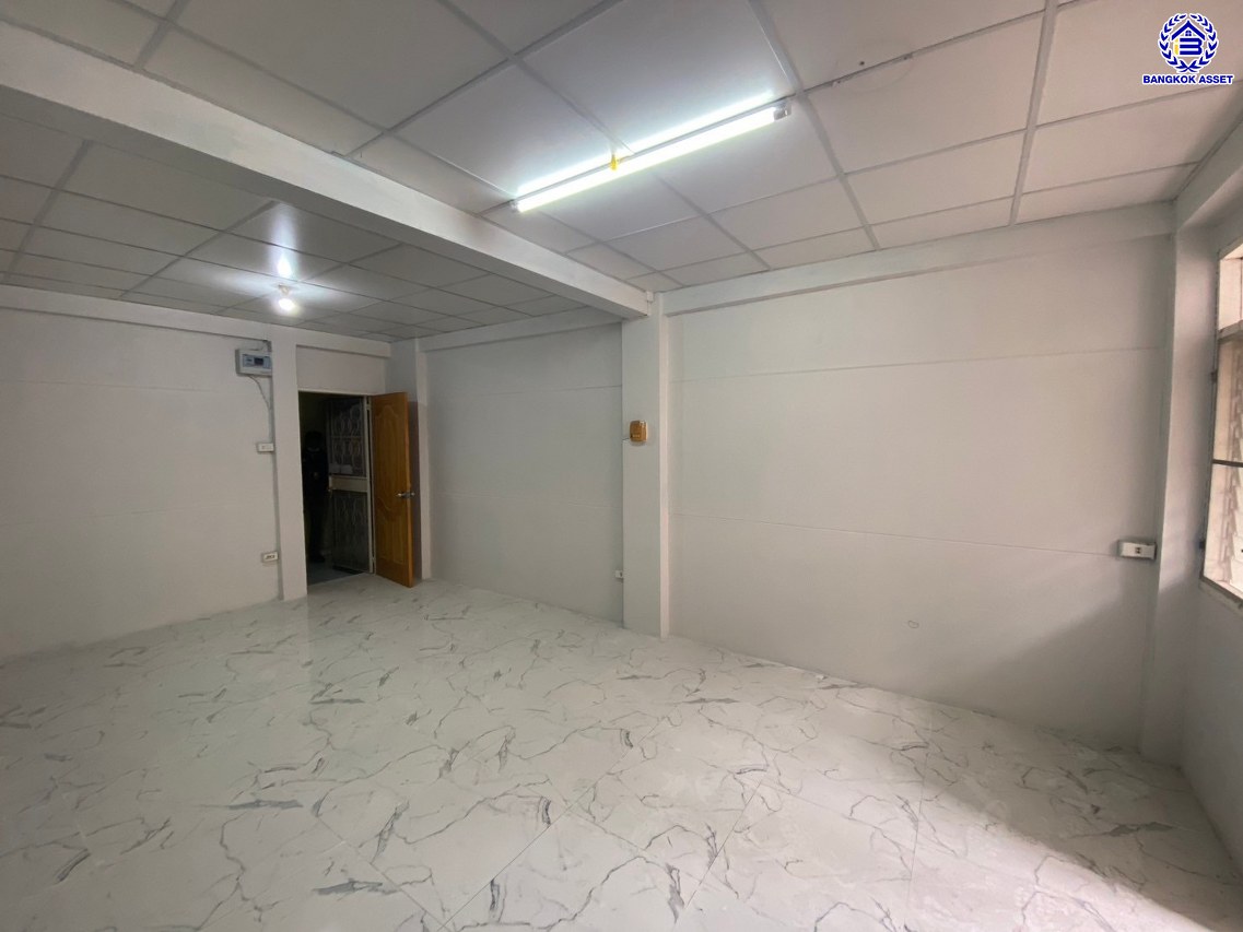 *****คอนโดมิเนียมมือสองย่านนนทบุรี โครงการ โสสุนครคอนโด เรวดี46 บนพื้นที่ใช้สอย 32 ตร.ม. ฟังก์ชัน 1 ห้องนอน 1 ห้องน้ำ บนทำเลเชื่อมต่อถนนรัตนาธิเบศร์, ถนนเลี่ยงเมืองนนท์, ถนนติวานนท์ ใกล้รถไฟฟ้าสายสีม่วง "สถานีบางกระสอ" และ ใกล้จุดขึ้นทางด่วน "ศรีรัช"