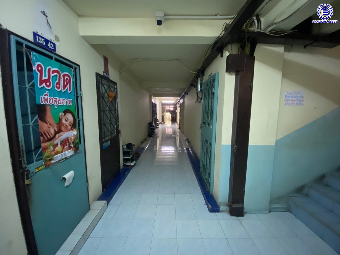 *****คอนโดมิเนียมมือสองย่านนนทบุรี โครงการ โสสุนครคอนโด เรวดี46 บนพื้นที่ใช้สอย 32 ตร.ม. ฟังก์ชัน 1 ห้องนอน 1 ห้องน้ำ บนทำเลเชื่อมต่อถนนรัตนาธิเบศร์, ถนนเลี่ยงเมืองนนท์, ถนนติวานนท์ ใกล้รถไฟฟ้าสายสีม่วง "สถานีบางกระสอ" และ ใกล้จุดขึ้นทางด่วน "ศรีรัช"