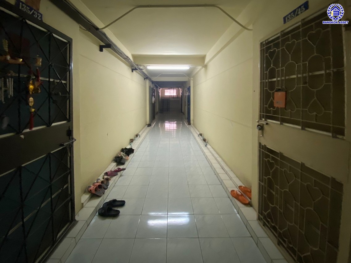 *****คอนโดมิเนียมมือสองย่านนนทบุรี โครงการ โสสุนครคอนโด เรวดี46 บนพื้นที่ใช้สอย 32 ตร.ม. ฟังก์ชัน 1 ห้องนอน 1 ห้องน้ำ บนทำเลเชื่อมต่อถนนรัตนาธิเบศร์, ถนนเลี่ยงเมืองนนท์, ถนนติวานนท์ ใกล้รถไฟฟ้าสายสีม่วง "สถานีบางกระสอ" และ ใกล้จุดขึ้นทางด่วน "ศรีรัช"