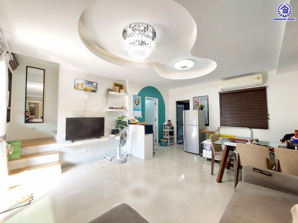 *****ทาวน์เฮ้าส์มือสอง โครงการ แกรนด์ พลีโน่ ราชพฤกษ์ เนื้อที่กว้าง 17.90 ตร.ว. พื้นที่ใช้สอย 105.42 ตร.ม. ฟังก์ชัน 2 ห้องนอน 3 ห้องน้ำ 2 ที่จอดรถ แถมฟรี! เครื่องปรับอากาศ, เครื่องทำน้ำอุ่น, เครื่องดูดควัน,  ปั๊มน้ำ+แทงค์น้ำ บ้านสภาพดีเยี่ยม บนทำเลเดินทางสะดวก เชื่อมต่อถนนราชพฤกษ์ กาญจานาภิเษก ถนนราชพฤกษ์ ใกล้รถไฟฟ้าสายสีม่วง "สถานีบางรักน้อยท่าอิฐ" และจุดขึ้นทางด่วน "ศรีรัช"