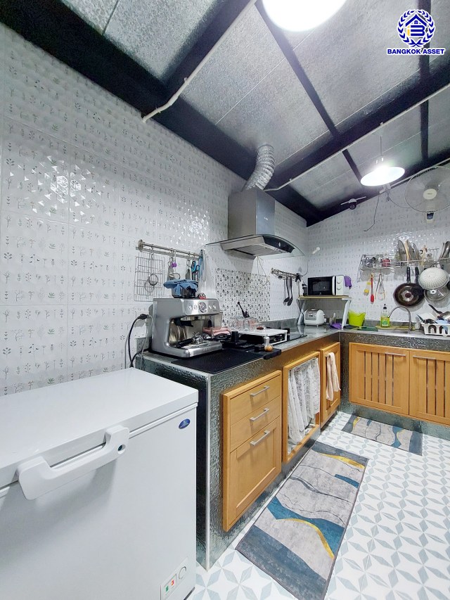 *****ทาวน์เฮ้าส์มือสอง โครงการ แกรนด์ พลีโน่ ราชพฤกษ์ เนื้อที่กว้าง 17.90 ตร.ว. พื้นที่ใช้สอย 105.42 ตร.ม. ฟังก์ชัน 2 ห้องนอน 3 ห้องน้ำ 2 ที่จอดรถ แถมฟรี! เครื่องปรับอากาศ, เครื่องทำน้ำอุ่น, เครื่องดูดควัน,  ปั๊มน้ำ+แทงค์น้ำ บ้านสภาพดีเยี่ยม บนทำเลเดินทางสะดวก เชื่อมต่อถนนราชพฤกษ์ กาญจานาภิเษก ถนนราชพฤกษ์ ใกล้รถไฟฟ้าสายสีม่วง "สถานีบางรักน้อยท่าอิฐ" และจุดขึ้นทางด่วน "ศรีรัช"