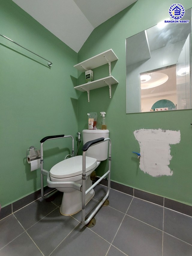 *****ทาวน์เฮ้าส์มือสอง โครงการ แกรนด์ พลีโน่ ราชพฤกษ์ เนื้อที่กว้าง 17.90 ตร.ว. พื้นที่ใช้สอย 105.42 ตร.ม. ฟังก์ชัน 2 ห้องนอน 3 ห้องน้ำ 2 ที่จอดรถ แถมฟรี! เครื่องปรับอากาศ, เครื่องทำน้ำอุ่น, เครื่องดูดควัน,  ปั๊มน้ำ+แทงค์น้ำ บ้านสภาพดีเยี่ยม บนทำเลเดินทางสะดวก เชื่อมต่อถนนราชพฤกษ์ กาญจานาภิเษก ถนนราชพฤกษ์ ใกล้รถไฟฟ้าสายสีม่วง "สถานีบางรักน้อยท่าอิฐ" และจุดขึ้นทางด่วน "ศรีรัช"