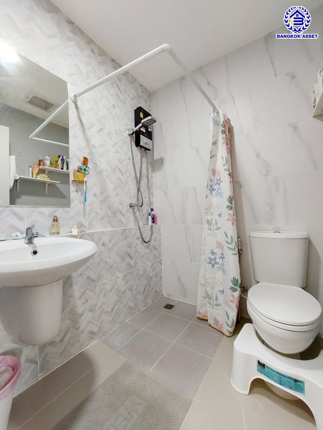 *****ทาวน์เฮ้าส์มือสอง โครงการ แกรนด์ พลีโน่ ราชพฤกษ์ เนื้อที่กว้าง 17.90 ตร.ว. พื้นที่ใช้สอย 105.42 ตร.ม. ฟังก์ชัน 2 ห้องนอน 3 ห้องน้ำ 2 ที่จอดรถ แถมฟรี! เครื่องปรับอากาศ, เครื่องทำน้ำอุ่น, เครื่องดูดควัน,  ปั๊มน้ำ+แทงค์น้ำ บ้านสภาพดีเยี่ยม บนทำเลเดินทางสะดวก เชื่อมต่อถนนราชพฤกษ์ กาญจานาภิเษก ถนนราชพฤกษ์ ใกล้รถไฟฟ้าสายสีม่วง "สถานีบางรักน้อยท่าอิฐ" และจุดขึ้นทางด่วน "ศรีรัช"