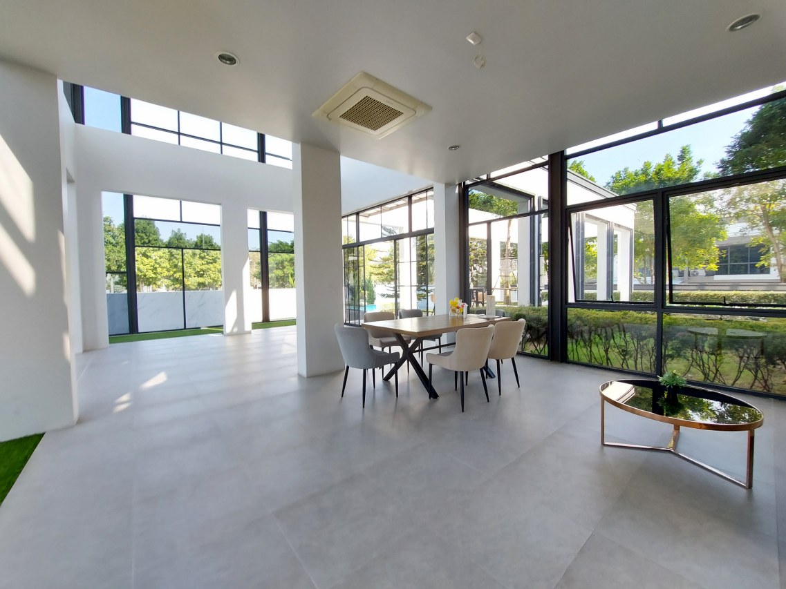 *****ทาวน์เฮ้าส์มือสอง โครงการ แกรนด์ พลีโน่ ราชพฤกษ์ เนื้อที่กว้าง 17.90 ตร.ว. พื้นที่ใช้สอย 105.42 ตร.ม. ฟังก์ชัน 2 ห้องนอน 3 ห้องน้ำ 2 ที่จอดรถ แถมฟรี! เครื่องปรับอากาศ, เครื่องทำน้ำอุ่น, เครื่องดูดควัน,  ปั๊มน้ำ+แทงค์น้ำ บ้านสภาพดีเยี่ยม บนทำเลเดินทางสะดวก เชื่อมต่อถนนราชพฤกษ์ กาญจานาภิเษก ถนนราชพฤกษ์ ใกล้รถไฟฟ้าสายสีม่วง "สถานีบางรักน้อยท่าอิฐ" และจุดขึ้นทางด่วน "ศรีรัช"