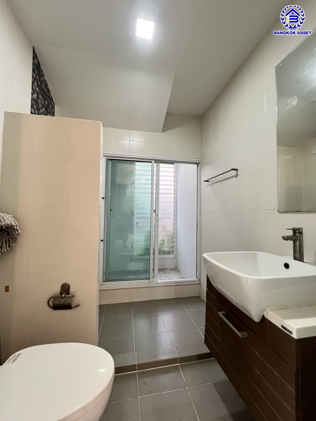 *****บ้านเดี่ยวมือสอง โครงการ ฮาบิเทีย ราชพฤกษ์ หลังมุม จากแบรนด์คุณภาพ Sansiri เนื้อที่ 50 ตร.ว. พื้นที่ใช้สอย 140 ตร.ม. ฟังก์ชัน 3 ห้องนอน 2 ห้องน้ำ จอดรถได้ 2 คัน บนทำเลติดถนนใหญ่345 พร้อมเชื่อมสู่ราชพฤกษ์, แจ้งวัฒนะ และติวานนท์ ฯลฯ ได้อย่างรวดเร็ว ใกล้ทางด่วน "ศรีสมาน" และรายล้อมด้วยสิ่งอำนวยความสะดวกครบ