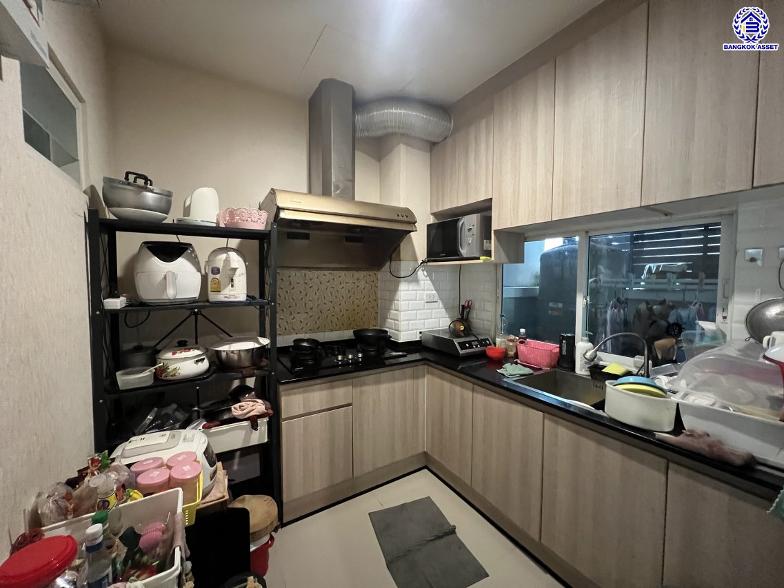 *****ทาวน์โฮม 3 ชั้นมือสอง โครงการ เดอะเมทโทร รัตนาธิเบศร์ เนื้อที่กว้าง 18.70 ตร.ว. พื้นที่ใช้สอย 148 ตร.ม. ฟังก์ชัน 3 ห้องนอน 3 ห้องน้ำ 2 ที่จอดรถ บนทำเลเดินทางสะดวก เชื่อมต่อถนนรัตนาธิเบศร์ ถนนราชพฤกษ์ ใกล้รถไฟฟ้าสายสีม่วง "สถานีไทรม้า" และใกล้เซ็นทรัลเวสต์เกต