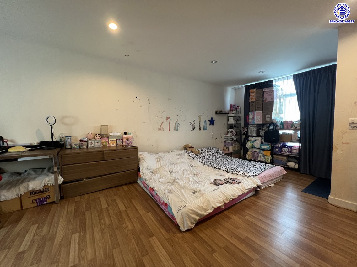 *****ทาวน์โฮม 3 ชั้นมือสอง โครงการ เดอะเมทโทร รัตนาธิเบศร์ เนื้อที่กว้าง 18.70 ตร.ว. พื้นที่ใช้สอย 148 ตร.ม. ฟังก์ชัน 3 ห้องนอน 3 ห้องน้ำ 2 ที่จอดรถ บนทำเลเดินทางสะดวก เชื่อมต่อถนนรัตนาธิเบศร์ ถนนราชพฤกษ์ ใกล้รถไฟฟ้าสายสีม่วง "สถานีไทรม้า" และใกล้เซ็นทรัลเวสต์เกต