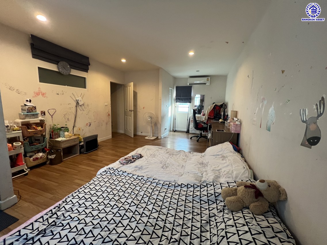 *****ทาวน์โฮม 3 ชั้นมือสอง โครงการ เดอะเมทโทร รัตนาธิเบศร์ เนื้อที่กว้าง 18.70 ตร.ว. พื้นที่ใช้สอย 148 ตร.ม. ฟังก์ชัน 3 ห้องนอน 3 ห้องน้ำ 2 ที่จอดรถ บนทำเลเดินทางสะดวก เชื่อมต่อถนนรัตนาธิเบศร์ ถนนราชพฤกษ์ ใกล้รถไฟฟ้าสายสีม่วง "สถานีไทรม้า" และใกล้เซ็นทรัลเวสต์เกต