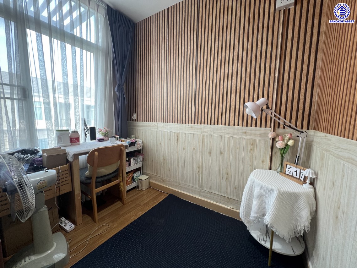 *****ทาวน์โฮม 3 ชั้นมือสอง โครงการ เดอะเมทโทร รัตนาธิเบศร์ เนื้อที่กว้าง 18.70 ตร.ว. พื้นที่ใช้สอย 148 ตร.ม. ฟังก์ชัน 3 ห้องนอน 3 ห้องน้ำ 2 ที่จอดรถ บนทำเลเดินทางสะดวก เชื่อมต่อถนนรัตนาธิเบศร์ ถนนราชพฤกษ์ ใกล้รถไฟฟ้าสายสีม่วง "สถานีไทรม้า" และใกล้เซ็นทรัลเวสต์เกต