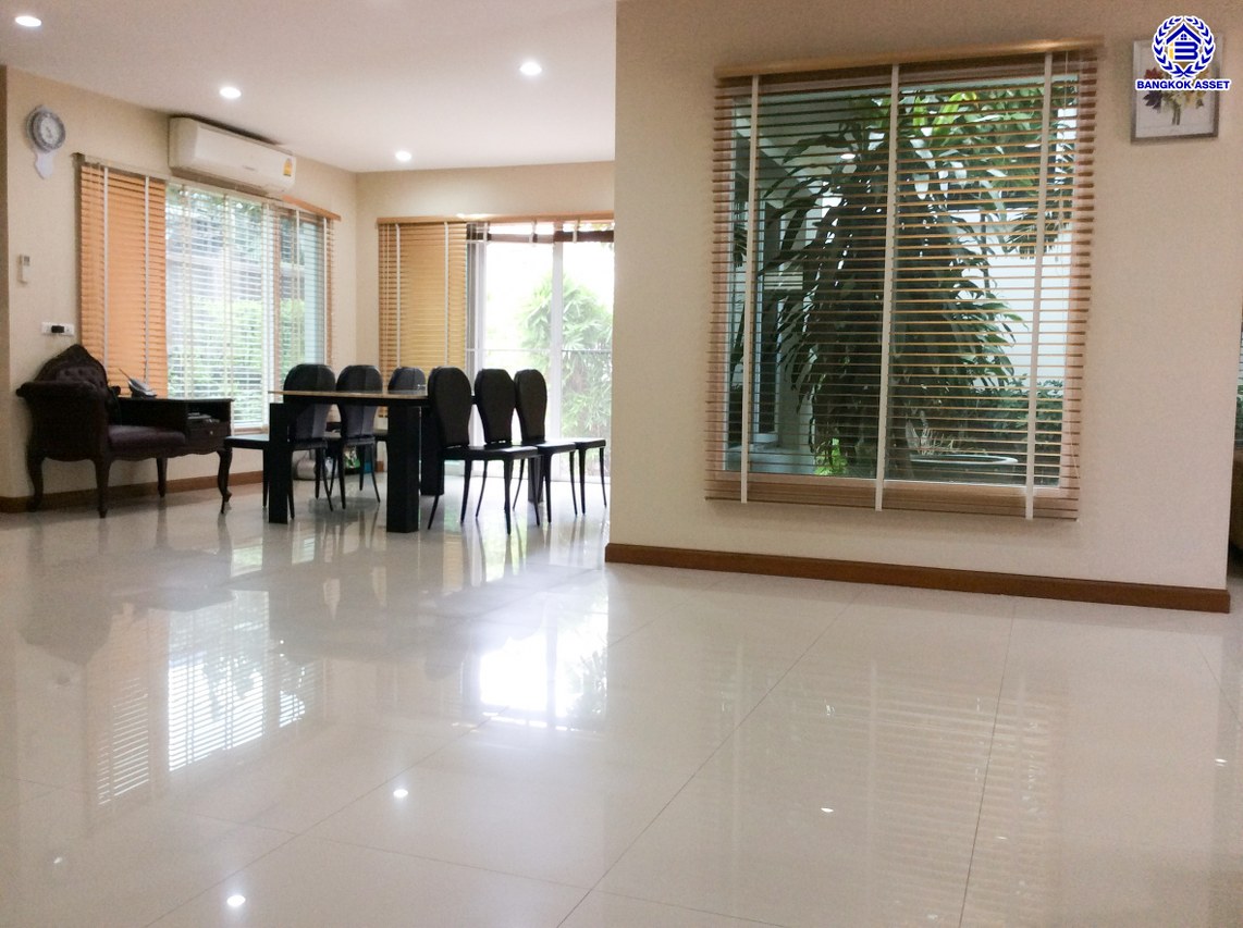 บ้านเดี่ยวมือสอง โครงการ ลัดดารมย์ อิลิแกนซ์ พระราม5-2 เนื้อที่กว้าง 110.80 ตร.ว. พื้นที่ใช้สอย 180 ตร.ม. ฟังก์ชัน 3 ห้องนอน 4 ห้องน้ำ 2 ที่จอดรถ แถมฟรี! เครื่องปรับอากาศ, เครื่องทำน้ำอุ่น, เครื่องดูดควัน บนทำเลเดินสะดวก เชื่อมต่อถนนนครอินทร์ ถนนราชพฤกษ์ ถนนกาญจนาภิเษก ใกล้รถไฟฟ้าสายสีม่วง "สถานีไทรม้า"