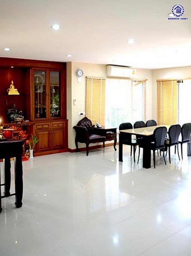 บ้านเดี่ยวมือสอง โครงการ ลัดดารมย์ อิลิแกนซ์ พระราม5-2 เนื้อที่กว้าง 110.80 ตร.ว. พื้นที่ใช้สอย 180 ตร.ม. ฟังก์ชัน 3 ห้องนอน 4 ห้องน้ำ 2 ที่จอดรถ แถมฟรี! เครื่องปรับอากาศ, เครื่องทำน้ำอุ่น, เครื่องดูดควัน บนทำเลเดินสะดวก เชื่อมต่อถนนนครอินทร์ ถนนราชพฤกษ์ ถนนกาญจนาภิเษก ใกล้รถไฟฟ้าสายสีม่วง "สถานีไทรม้า"