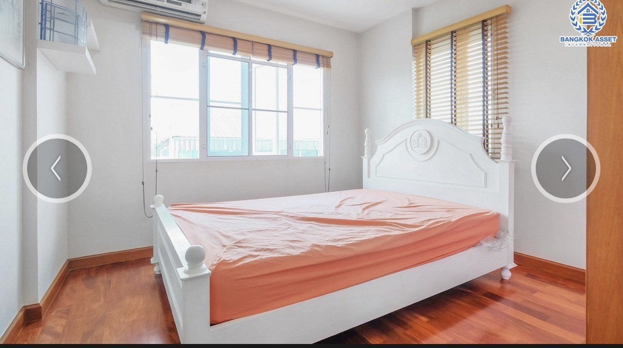 บ้านเดี่ยวมือสอง โครงการ ลัดดารมย์ อิลิแกนซ์ พระราม5-2 เนื้อที่กว้าง 110.80 ตร.ว. พื้นที่ใช้สอย 180 ตร.ม. ฟังก์ชัน 3 ห้องนอน 4 ห้องน้ำ 2 ที่จอดรถ แถมฟรี! เครื่องปรับอากาศ, เครื่องทำน้ำอุ่น, เครื่องดูดควัน บนทำเลเดินสะดวก เชื่อมต่อถนนนครอินทร์ ถนนราชพฤกษ์ ถนนกาญจนาภิเษก ใกล้รถไฟฟ้าสายสีม่วง "สถานีไทรม้า"