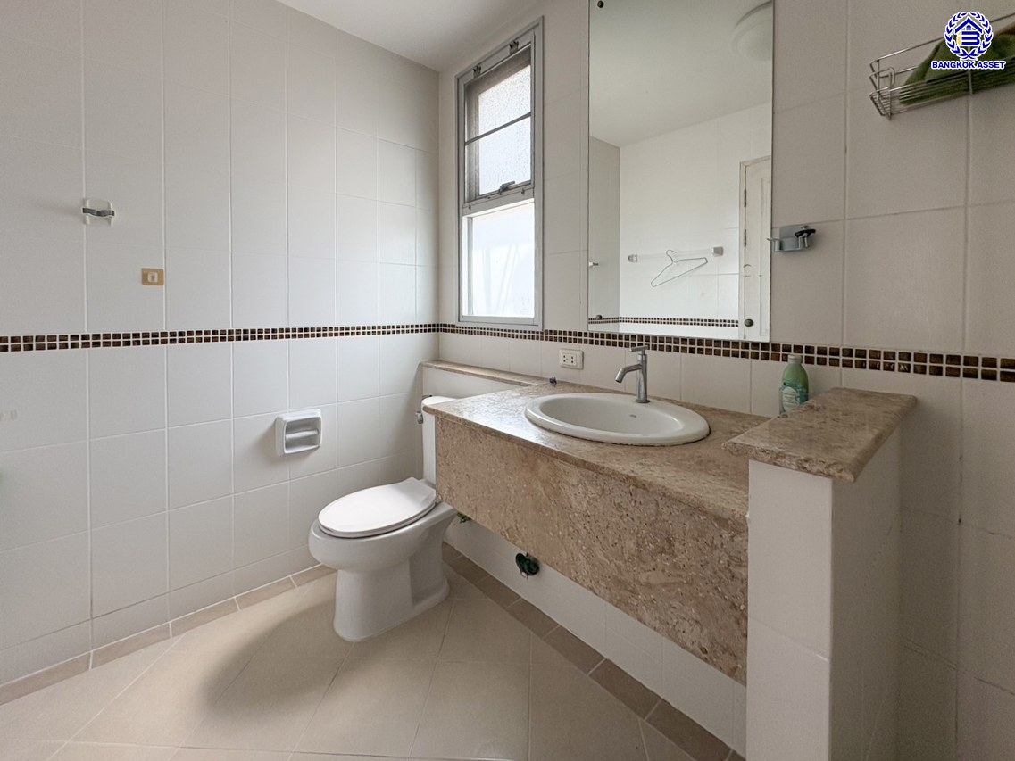 ทาวน์โฮม 3 ชั้น ใจกลางเมืองมือสอง โครงการ พลัสซิตี้พาร์ค งามวงศ์วาน25 เนื้อที่กว้าง 21.30 ตร.ว. ฟังก์ชัน 3 ห้องนอน 3 ห้องน้ำ 2 ที่จอดรถ แถมฟรี! เครื่องปรับอากาศ, เครื่องทำน้ำอุ่น, เครื่องดูควัน, ปั๊มน้ำ, เตาไฟฟ้า โครงการตั้งบนทำเลเดินทางสะดวก เชื่อมต่อถนนงามวงศ์วาน ใกล้รถไฟฟ้าสายสีม่วง "สถานีศูนย์ราชการนนทบุรี" และจุดขึ้นทางด่วน "งามวงศ์วาน"