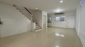 ทาวน์โฮม 3 ชั้น ใจกลางเมืองมือสอง โครงการ พลัสซิตี้พาร์ค งามวงศ์วาน25 เนื้อที่กว้าง 21.30 ตร.ว. ฟังก์ชัน 3 ห้องนอน 3 ห้องน้ำ 2 ที่จอดรถ แถมฟรี! เครื่องปรับอากาศ, เครื่องทำน้ำอุ่น, เครื่องดูควัน, ปั๊มน้ำ, เตาไฟฟ้า โครงการตั้งบนทำเลเดินทางสะดวก เชื่อมต่อถนนงามวงศ์วาน ใกล้รถไฟฟ้าสายสีม่วง "สถานีศูนย์ราชการนนทบุรี" และจุดขึ้นทางด่วน "งามวงศ์วาน"