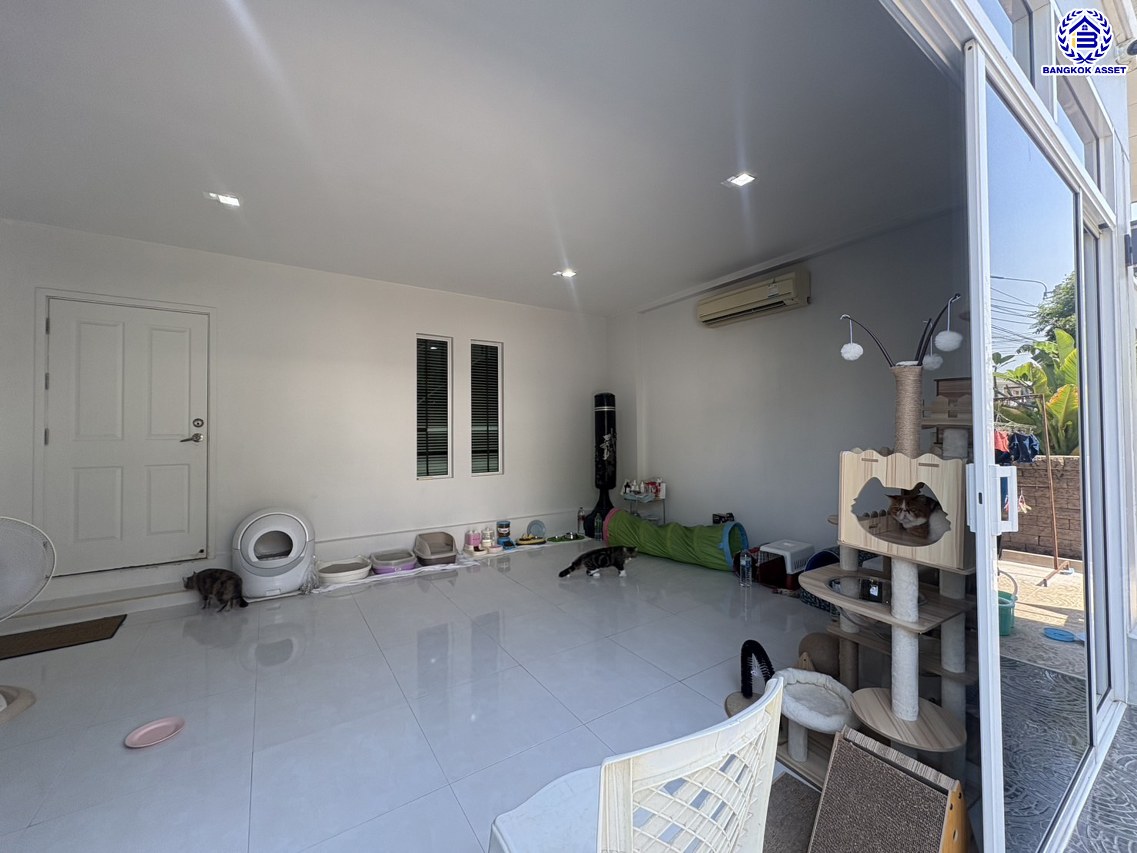 *****บ้านเดี่ยวมือสอง โครงการ เดอะแพลนท์ บางนา หลังมุม เนื้อที่ 63.50 ตร.ว. พื้นที่ใช้สอย 194 ตร.ม. ฟังก์ชัน 4 ห้องนอน 3 ห้องน้ำ บนทำเลเชื่อมต่อถนนกิ่งแก้ว, ถนนบางนา-ตราด, ถนนสุวรรณภูมิ3 ใกล้จุดขึ้นทางด่วน ทางพิเศษบูรพาวิถี และใกล้เมกาบางนา, เซ็นทรัลบางนา