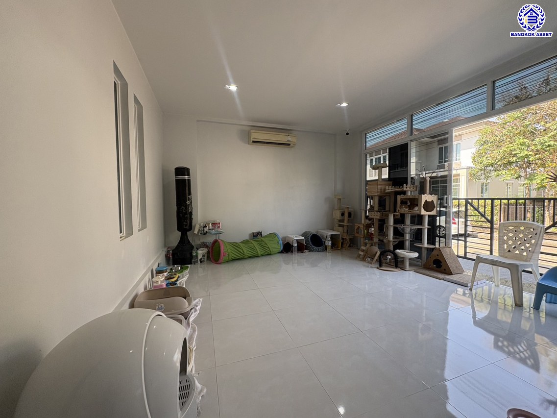 *****บ้านเดี่ยวมือสอง โครงการ เดอะแพลนท์ บางนา หลังมุม เนื้อที่ 63.50 ตร.ว. พื้นที่ใช้สอย 194 ตร.ม. ฟังก์ชัน 4 ห้องนอน 3 ห้องน้ำ บนทำเลเชื่อมต่อถนนกิ่งแก้ว, ถนนบางนา-ตราด, ถนนสุวรรณภูมิ3 ใกล้จุดขึ้นทางด่วน ทางพิเศษบูรพาวิถี และใกล้เมกาบางนา, เซ็นทรัลบางนา