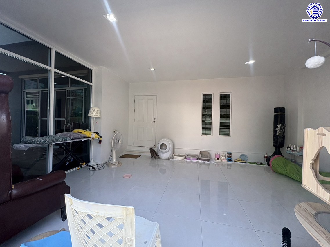 *****บ้านเดี่ยวมือสอง โครงการ เดอะแพลนท์ บางนา หลังมุม เนื้อที่ 63.50 ตร.ว. พื้นที่ใช้สอย 194 ตร.ม. ฟังก์ชัน 4 ห้องนอน 3 ห้องน้ำ บนทำเลเชื่อมต่อถนนกิ่งแก้ว, ถนนบางนา-ตราด, ถนนสุวรรณภูมิ3 ใกล้จุดขึ้นทางด่วน ทางพิเศษบูรพาวิถี และใกล้เมกาบางนา, เซ็นทรัลบางนา