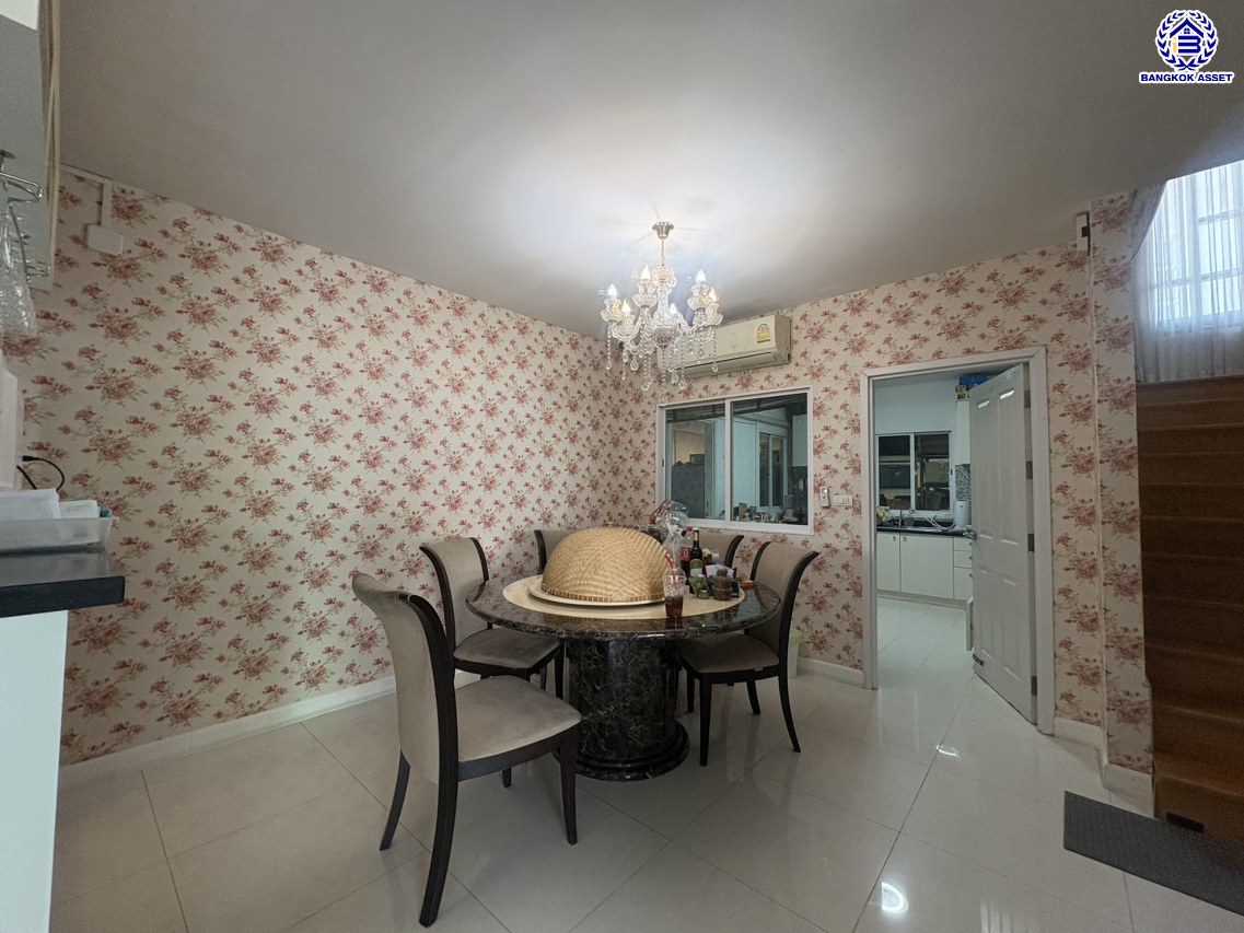 *****บ้านเดี่ยวมือสอง โครงการ เดอะแพลนท์ บางนา หลังมุม เนื้อที่ 63.50 ตร.ว. พื้นที่ใช้สอย 194 ตร.ม. ฟังก์ชัน 4 ห้องนอน 3 ห้องน้ำ บนทำเลเชื่อมต่อถนนกิ่งแก้ว, ถนนบางนา-ตราด, ถนนสุวรรณภูมิ3 ใกล้จุดขึ้นทางด่วน ทางพิเศษบูรพาวิถี และใกล้เมกาบางนา, เซ็นทรัลบางนา