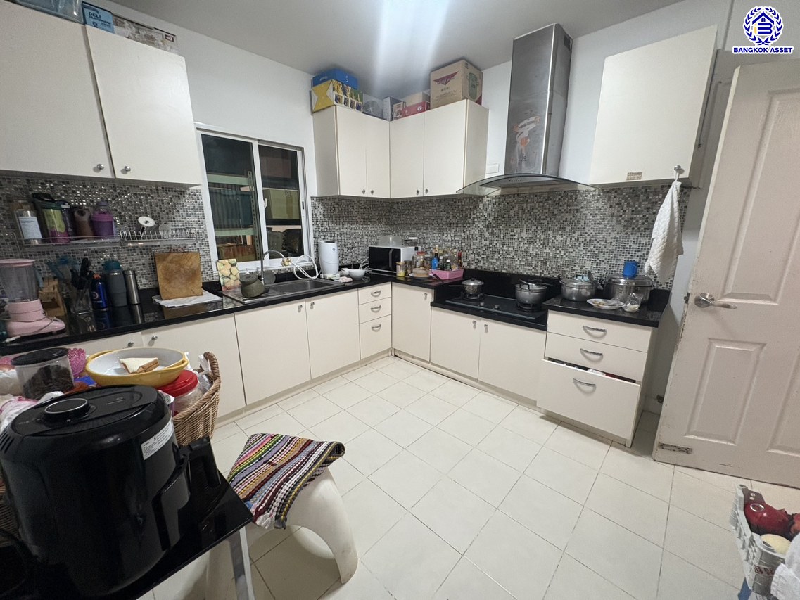 *****บ้านเดี่ยวมือสอง โครงการ เดอะแพลนท์ บางนา หลังมุม เนื้อที่ 63.50 ตร.ว. พื้นที่ใช้สอย 194 ตร.ม. ฟังก์ชัน 4 ห้องนอน 3 ห้องน้ำ บนทำเลเชื่อมต่อถนนกิ่งแก้ว, ถนนบางนา-ตราด, ถนนสุวรรณภูมิ3 ใกล้จุดขึ้นทางด่วน ทางพิเศษบูรพาวิถี และใกล้เมกาบางนา, เซ็นทรัลบางนา