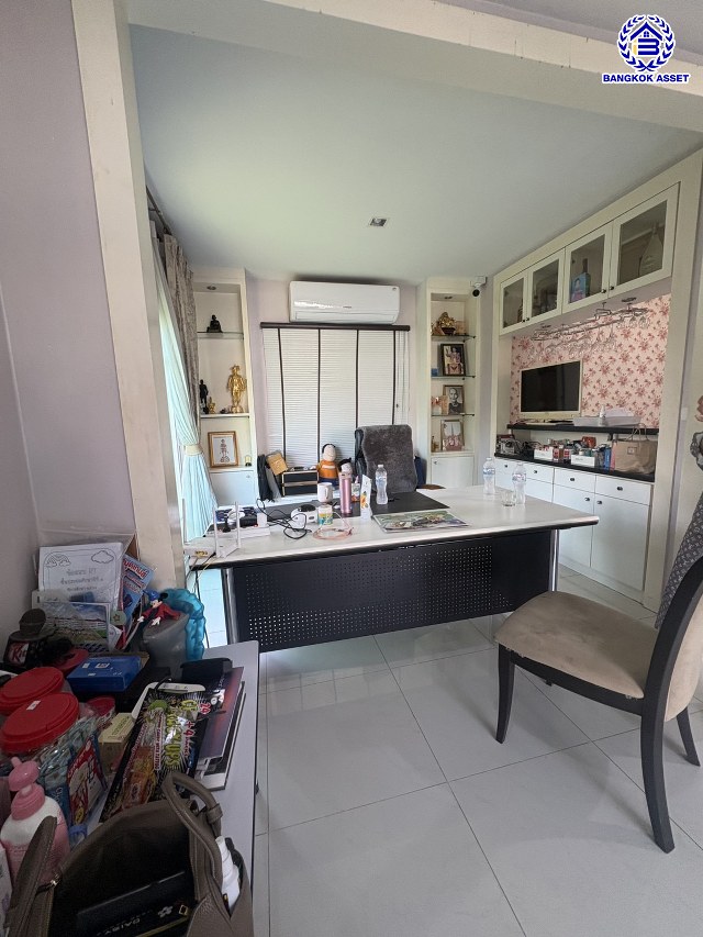 *****บ้านเดี่ยวมือสอง โครงการ เดอะแพลนท์ บางนา หลังมุม เนื้อที่ 63.50 ตร.ว. พื้นที่ใช้สอย 194 ตร.ม. ฟังก์ชัน 4 ห้องนอน 3 ห้องน้ำ บนทำเลเชื่อมต่อถนนกิ่งแก้ว, ถนนบางนา-ตราด, ถนนสุวรรณภูมิ3 ใกล้จุดขึ้นทางด่วน ทางพิเศษบูรพาวิถี และใกล้เมกาบางนา, เซ็นทรัลบางนา