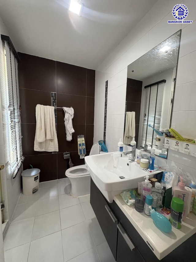 *****บ้านเดี่ยวมือสอง โครงการ เดอะแพลนท์ บางนา หลังมุม เนื้อที่ 63.50 ตร.ว. พื้นที่ใช้สอย 194 ตร.ม. ฟังก์ชัน 4 ห้องนอน 3 ห้องน้ำ บนทำเลเชื่อมต่อถนนกิ่งแก้ว, ถนนบางนา-ตราด, ถนนสุวรรณภูมิ3 ใกล้จุดขึ้นทางด่วน ทางพิเศษบูรพาวิถี และใกล้เมกาบางนา, เซ็นทรัลบางนา