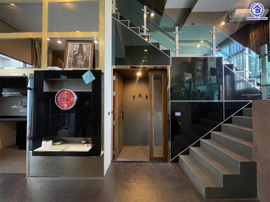 ทาวน์โฮมมือสองกรุงเทพฯ โครงการ อาร์เด้น ลาดพร้าว71 เนื้อที่ 20 ตร.ว. พื้นที่ใช้สอย 185 ตร.ม. ฟังก์ชัน 3 ห้องนอน 4 ห้องน้ำ 2 ที่จอดรถ แถมฟรี! เครื่องปรับอากาศ บนทำเลแห่งการเดินทาง เชื่อมต่อถนนประเสริฐมนูกิจ, ถนนเกษตร-นวมินทร์, ถนนลาดพร้าว และใกล้จุดขึ้นทางด่วน "เอกมัย-รามอินทรา"