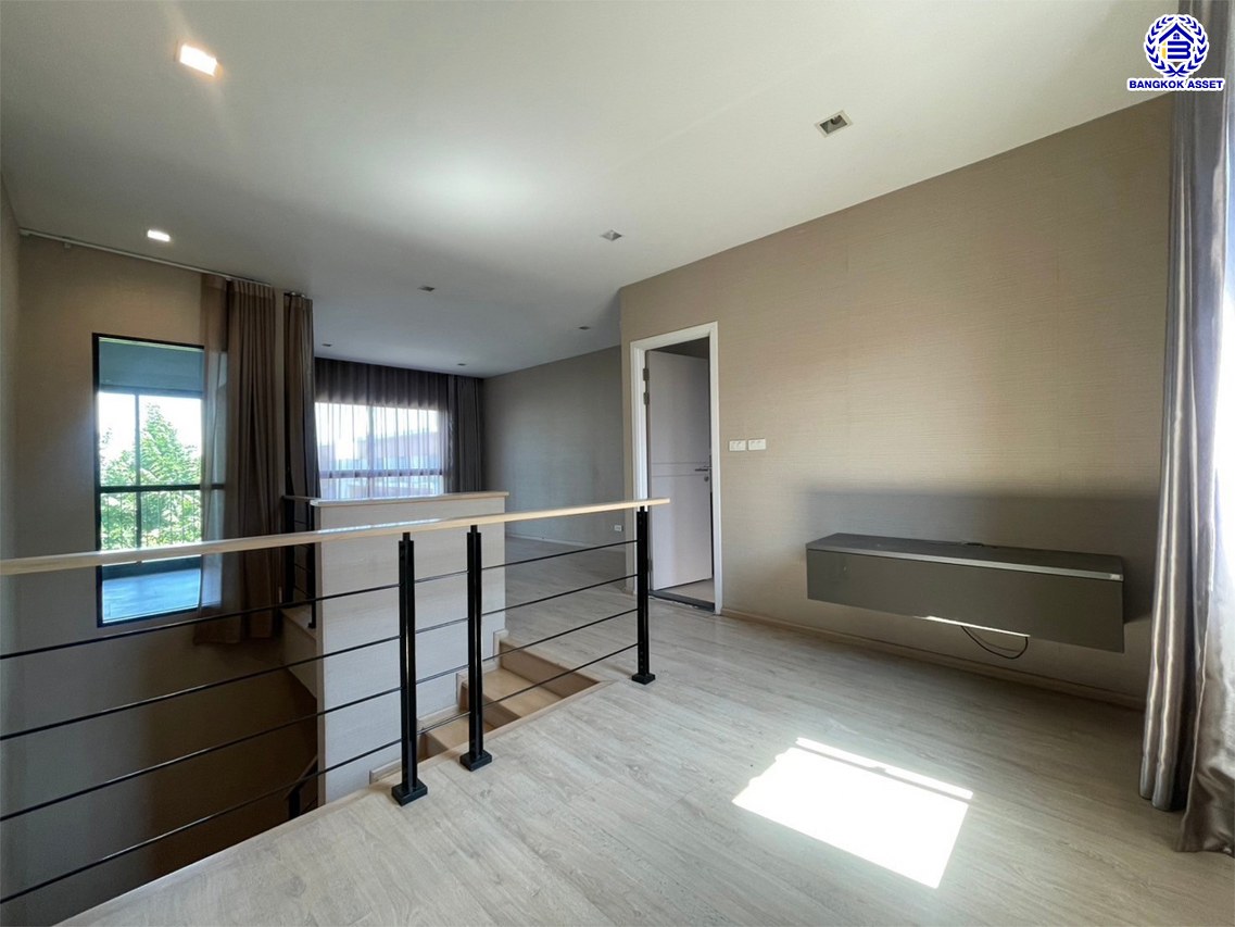 ทาวน์โฮมมือสองกรุงเทพฯ โครงการ อาร์เด้น ลาดพร้าว71 เนื้อที่ 20 ตร.ว. พื้นที่ใช้สอย 185 ตร.ม. ฟังก์ชัน 3 ห้องนอน 4 ห้องน้ำ 2 ที่จอดรถ แถมฟรี! เครื่องปรับอากาศ บนทำเลแห่งการเดินทาง เชื่อมต่อถนนประเสริฐมนูกิจ, ถนนเกษตร-นวมินทร์, ถนนลาดพร้าว และใกล้จุดขึ้นทางด่วน "เอกมัย-รามอินทรา"