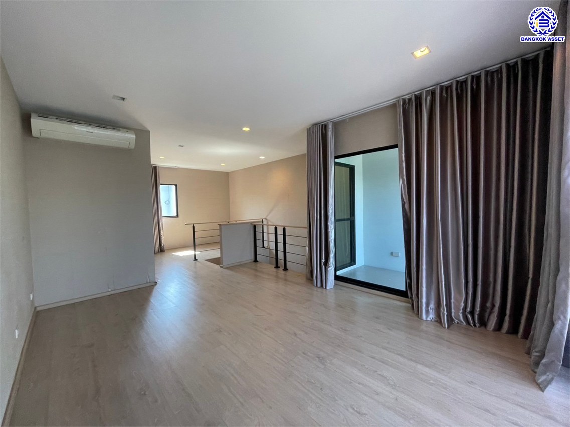 ทาวน์โฮมมือสองกรุงเทพฯ โครงการ อาร์เด้น ลาดพร้าว71 เนื้อที่ 20 ตร.ว. พื้นที่ใช้สอย 185 ตร.ม. ฟังก์ชัน 3 ห้องนอน 4 ห้องน้ำ 2 ที่จอดรถ แถมฟรี! เครื่องปรับอากาศ บนทำเลแห่งการเดินทาง เชื่อมต่อถนนประเสริฐมนูกิจ, ถนนเกษตร-นวมินทร์, ถนนลาดพร้าว และใกล้จุดขึ้นทางด่วน "เอกมัย-รามอินทรา"