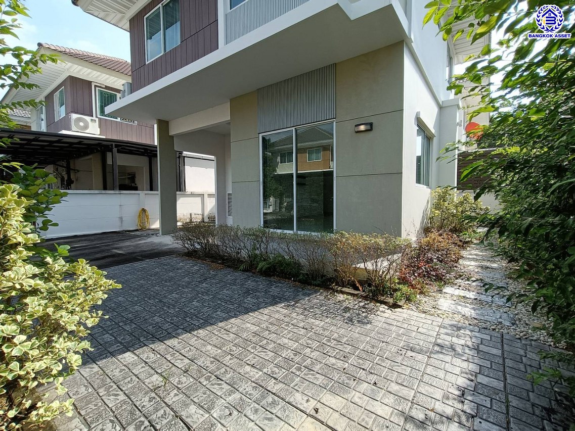 บ้านแฝดมือสอง โครงการ เพอร์เฟคพาร์ค ราชพฤกษ์ เนื้อที่ 39.60 ตร.ว. พื้นที่ใช้สอย 106 ตร.ม. ฟังก์ชัน 3 ห้องนอน 2 ห้องน้ำ 2 ที่จอดรถ บ้านพร้อมเข้าอยู่  แถมฟรี! เครื่องปรับอากาศ บนทำเลเดินทางสะดวก เชื่อมต่อถนนราชพฤกษ์ ถนนรัตนาธิเบศร์ ใกล้รถไฟฟ้าสายสีม่วง "สถานีบางรักน้อยท่าอิฐ" และทางด่วน "ศรีรัช"