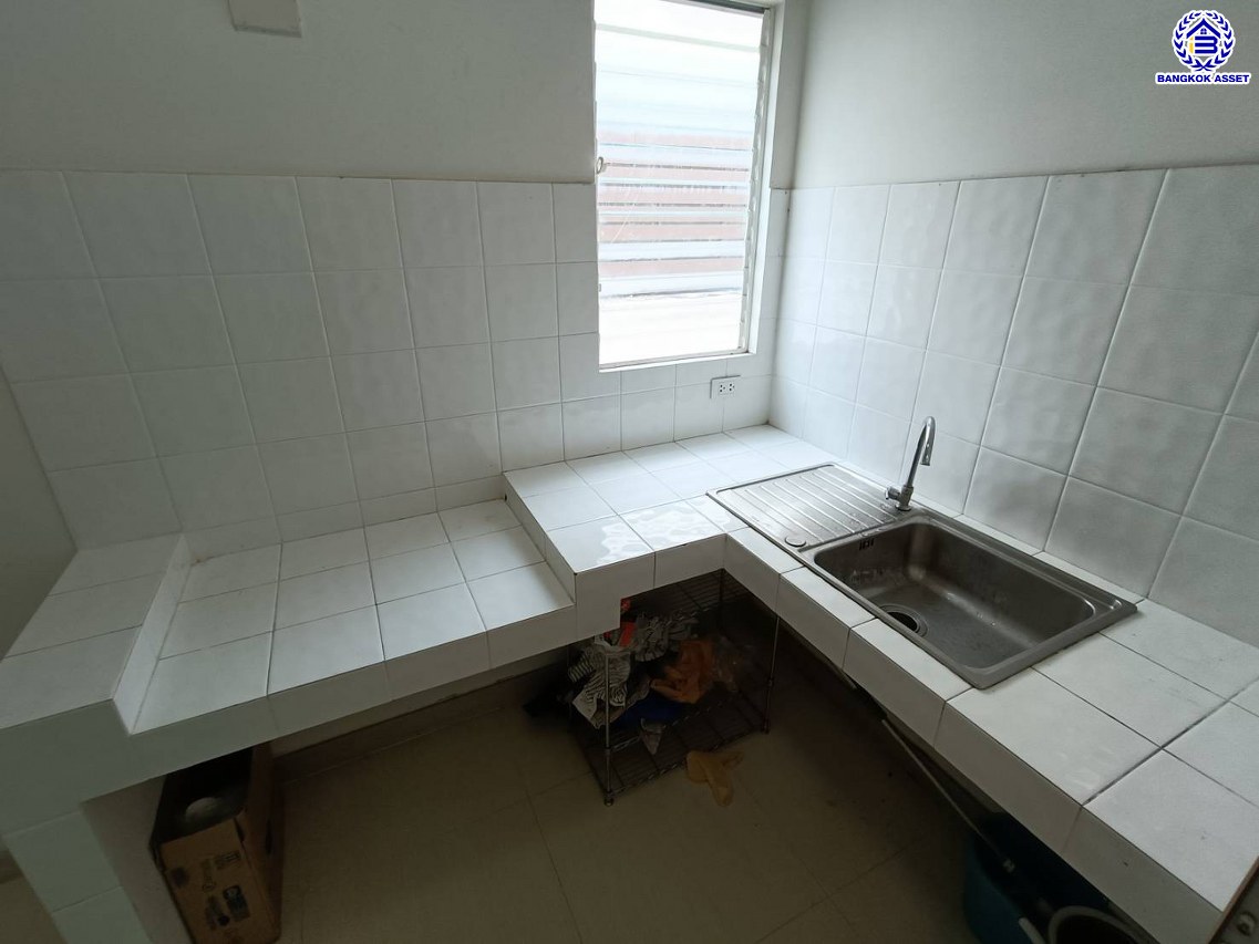 บ้านแฝดมือสอง โครงการ เพอร์เฟคพาร์ค ราชพฤกษ์ เนื้อที่ 39.60 ตร.ว. พื้นที่ใช้สอย 106 ตร.ม. ฟังก์ชัน 3 ห้องนอน 2 ห้องน้ำ 2 ที่จอดรถ บ้านพร้อมเข้าอยู่  แถมฟรี! เครื่องปรับอากาศ บนทำเลเดินทางสะดวก เชื่อมต่อถนนราชพฤกษ์ ถนนรัตนาธิเบศร์ ใกล้รถไฟฟ้าสายสีม่วง "สถานีบางรักน้อยท่าอิฐ" และทางด่วน "ศรีรัช"