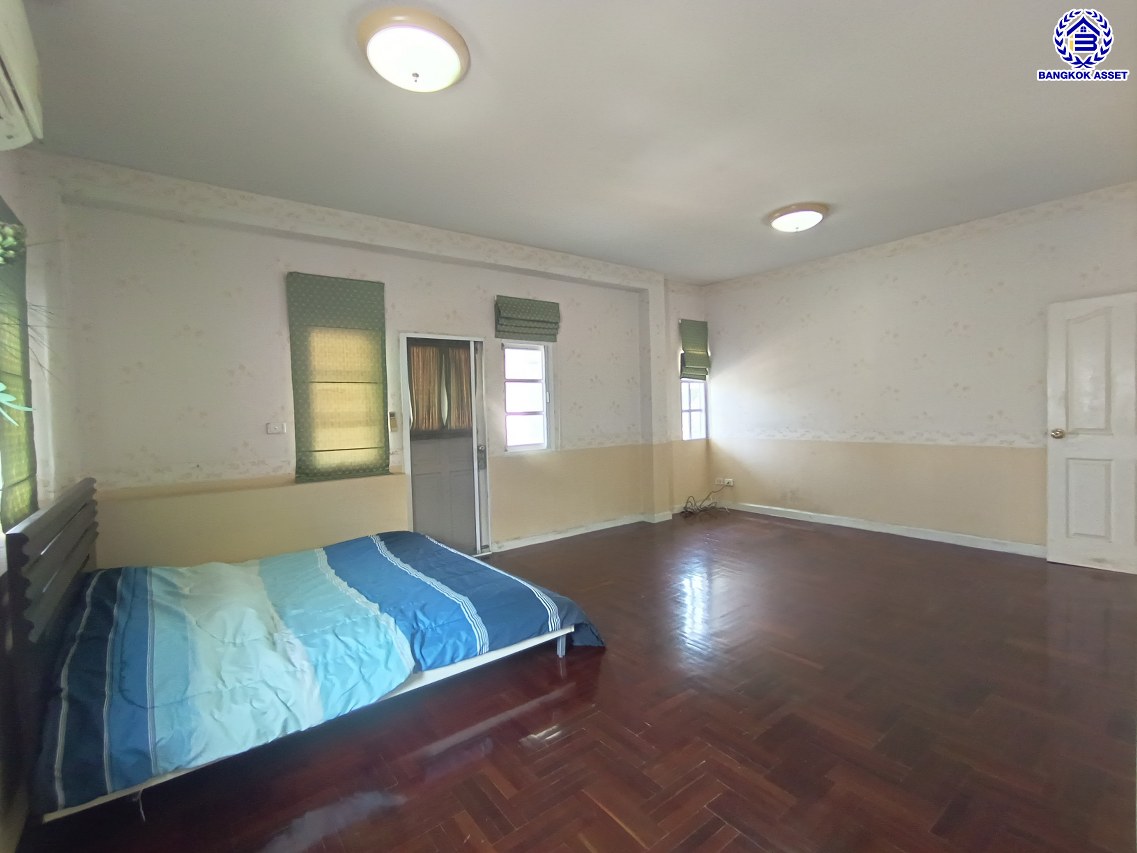 *****บ้านเดี่ยวมือสองนนทบุรี โครงการ เพอร์เฟคเพลส รัตนาธิเบศร์-ไทรม้า บนเนื้อที่ 103.70 ตร.ว. พื้นที่ใช้สอย 250 ตร.ม. ฟังก์ชัน 3 ห้องนอน 3 ห้องน้ำ 1 ห้องแม่บ้าน จอดรถได้ 4 คัน แถมฟรี! เครื่องปรับอากาศ ใกล้ 2 เซ็นทรัล ทั้งเซ็นทรัลรัตนาธิเบศร์, เซ็นทรัลเวสต์เกต บนทำเลเชื่อมต่อได้หลายเส้นทาง ติดถนนรัตนาธิเบศร์ และ รถไฟฟ้าสายสีม่วง "สถานีบางรักน้อยท่าอิฐ"