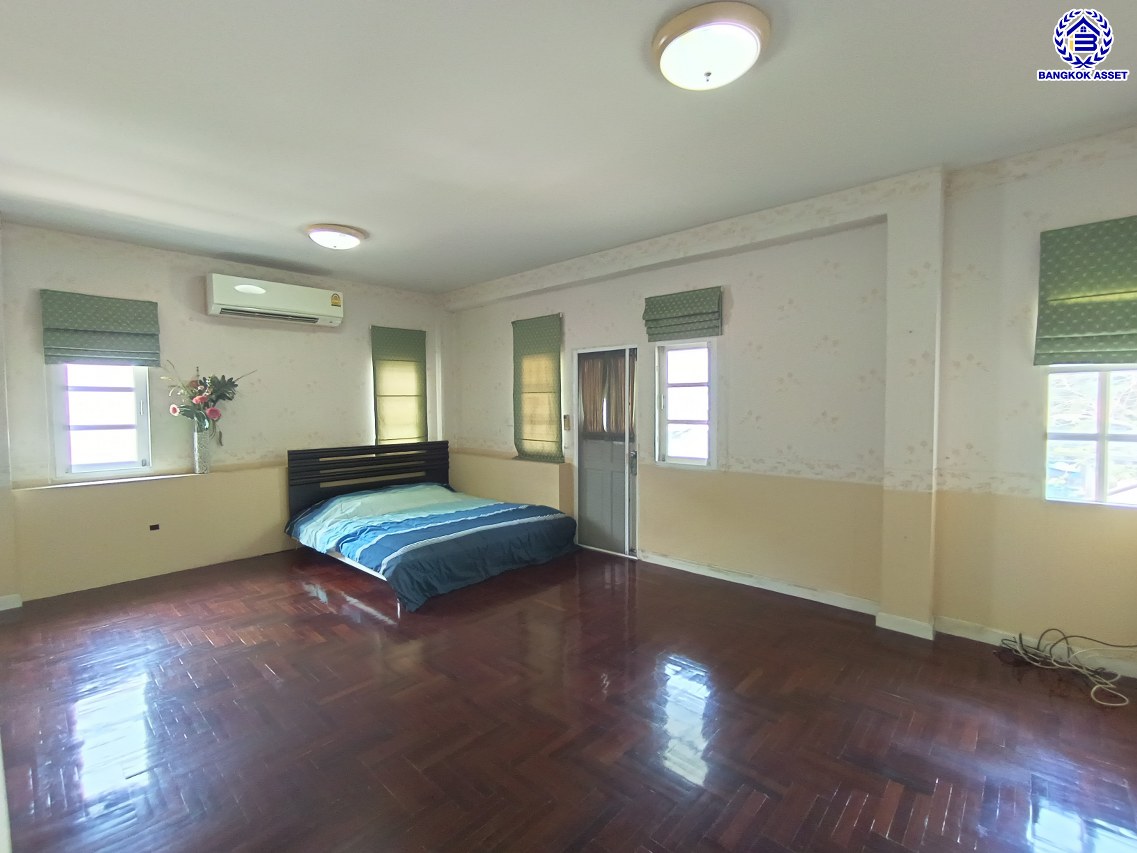 *****บ้านเดี่ยวมือสองนนทบุรี โครงการ เพอร์เฟคเพลส รัตนาธิเบศร์-ไทรม้า บนเนื้อที่ 103.70 ตร.ว. พื้นที่ใช้สอย 250 ตร.ม. ฟังก์ชัน 3 ห้องนอน 3 ห้องน้ำ 1 ห้องแม่บ้าน จอดรถได้ 4 คัน แถมฟรี! เครื่องปรับอากาศ ใกล้ 2 เซ็นทรัล ทั้งเซ็นทรัลรัตนาธิเบศร์, เซ็นทรัลเวสต์เกต บนทำเลเชื่อมต่อได้หลายเส้นทาง ติดถนนรัตนาธิเบศร์ และ รถไฟฟ้าสายสีม่วง "สถานีบางรักน้อยท่าอิฐ"