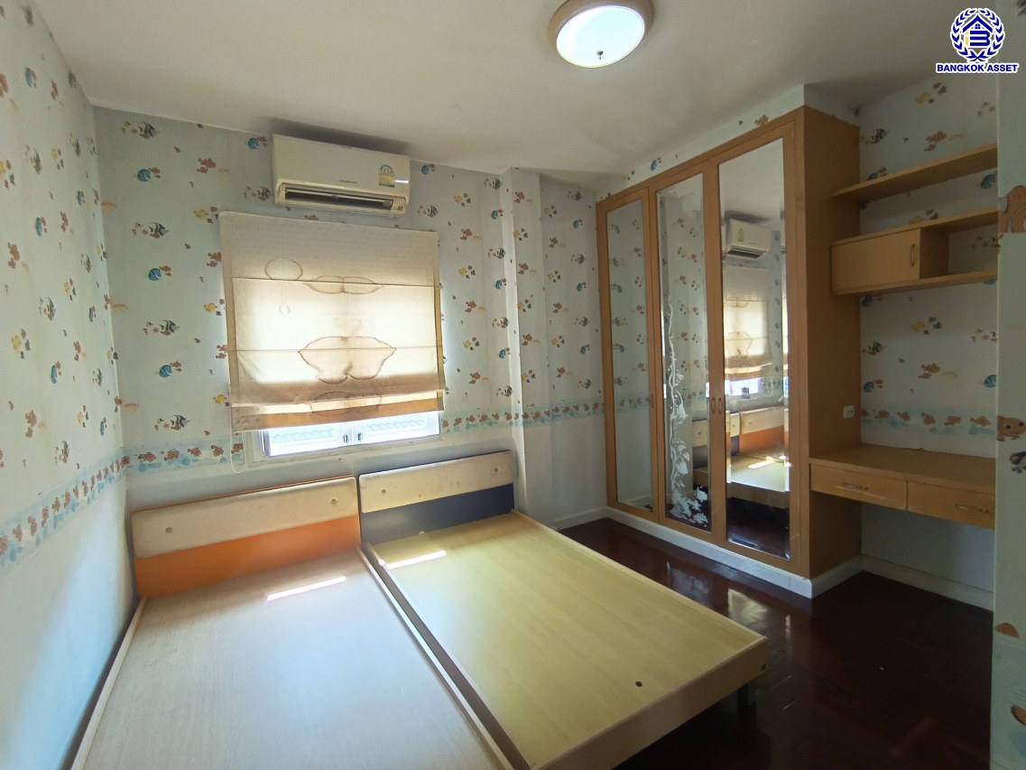 *****บ้านเดี่ยวมือสองนนทบุรี โครงการ เพอร์เฟคเพลส รัตนาธิเบศร์-ไทรม้า บนเนื้อที่ 103.70 ตร.ว. พื้นที่ใช้สอย 250 ตร.ม. ฟังก์ชัน 3 ห้องนอน 3 ห้องน้ำ 1 ห้องแม่บ้าน จอดรถได้ 4 คัน แถมฟรี! เครื่องปรับอากาศ ใกล้ 2 เซ็นทรัล ทั้งเซ็นทรัลรัตนาธิเบศร์, เซ็นทรัลเวสต์เกต บนทำเลเชื่อมต่อได้หลายเส้นทาง ติดถนนรัตนาธิเบศร์ และ รถไฟฟ้าสายสีม่วง "สถานีบางรักน้อยท่าอิฐ"