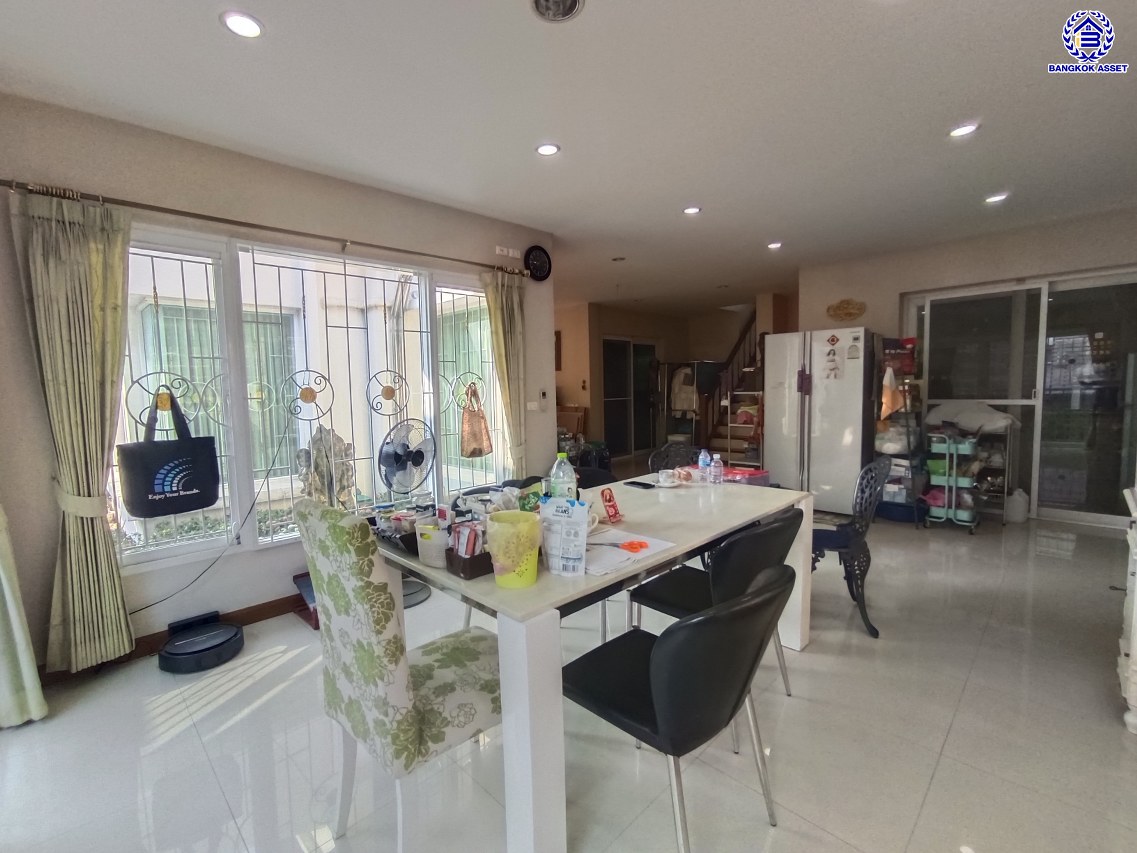 *****บ้านเดี่ยวมือสอง โครงการ ลัดดารมย์ อิลิแกนซ์ พระราม5-2 เนื้อที่กว้าง 113.30 ตร.ว. พื้นที่ใช้สอย 250 ตร.ม. ฟังก์ชัน 3 ห้องนอน 4 ห้องน้ำ 2 ที่จอดรถ แถมฟรี! เครื่องปรับอากาศ, เครื่องทำน้ำอุ่น, เครื่องดูดควัน และเตาไฟฟ้า บนทำเลเดินสะดวก เชื่อมต่อถนนนครอินทร์ ถนนราชพฤกษ์ ถนนกาญจนาภิเษก ใกล้รถไฟฟ้าสายสีม่วง "สถานีไทรม้า"