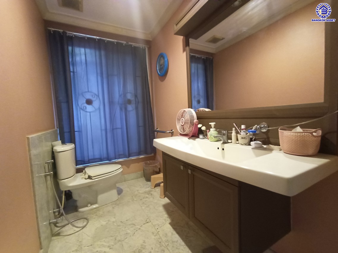 *****บ้านเดี่ยวมือสอง โครงการ ลัดดารมย์ อิลิแกนซ์ พระราม5-2 เนื้อที่กว้าง 113.30 ตร.ว. พื้นที่ใช้สอย 250 ตร.ม. ฟังก์ชัน 3 ห้องนอน 4 ห้องน้ำ 2 ที่จอดรถ แถมฟรี! เครื่องปรับอากาศ, เครื่องทำน้ำอุ่น, เครื่องดูดควัน และเตาไฟฟ้า บนทำเลเดินสะดวก เชื่อมต่อถนนนครอินทร์ ถนนราชพฤกษ์ ถนนกาญจนาภิเษก ใกล้รถไฟฟ้าสายสีม่วง "สถานีไทรม้า"