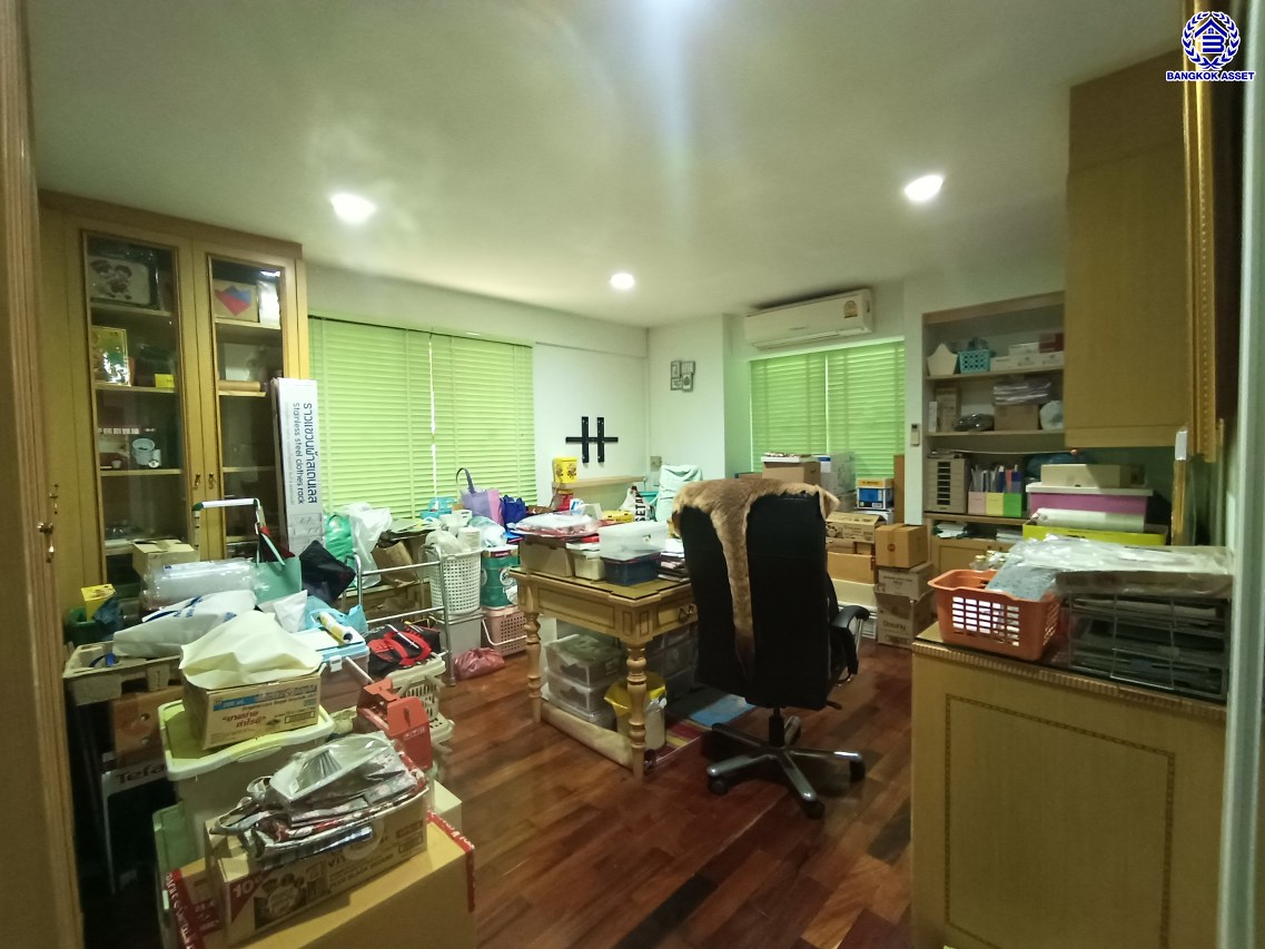 *****บ้านเดี่ยวมือสอง โครงการ ลัดดารมย์ อิลิแกนซ์ พระราม5-2 เนื้อที่กว้าง 113.30 ตร.ว. พื้นที่ใช้สอย 250 ตร.ม. ฟังก์ชัน 3 ห้องนอน 4 ห้องน้ำ 2 ที่จอดรถ แถมฟรี! เครื่องปรับอากาศ, เครื่องทำน้ำอุ่น, เครื่องดูดควัน และเตาไฟฟ้า บนทำเลเดินสะดวก เชื่อมต่อถนนนครอินทร์ ถนนราชพฤกษ์ ถนนกาญจนาภิเษก ใกล้รถไฟฟ้าสายสีม่วง "สถานีไทรม้า"