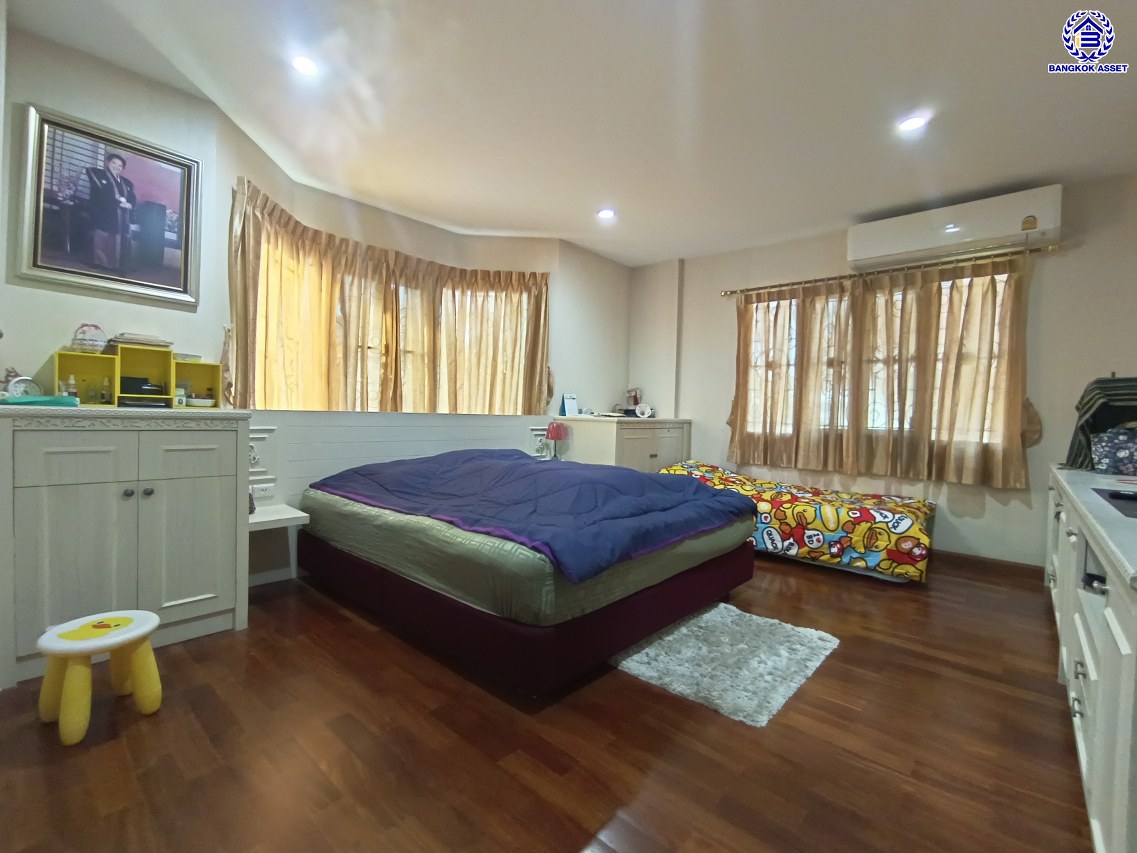 *****บ้านเดี่ยวมือสอง โครงการ ลัดดารมย์ อิลิแกนซ์ พระราม5-2 เนื้อที่กว้าง 113.30 ตร.ว. พื้นที่ใช้สอย 250 ตร.ม. ฟังก์ชัน 3 ห้องนอน 4 ห้องน้ำ 2 ที่จอดรถ แถมฟรี! เครื่องปรับอากาศ, เครื่องทำน้ำอุ่น, เครื่องดูดควัน และเตาไฟฟ้า บนทำเลเดินสะดวก เชื่อมต่อถนนนครอินทร์ ถนนราชพฤกษ์ ถนนกาญจนาภิเษก ใกล้รถไฟฟ้าสายสีม่วง "สถานีไทรม้า"