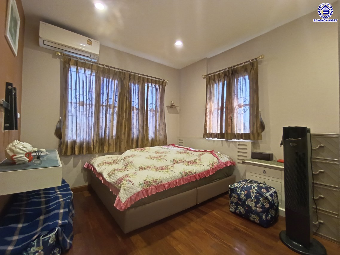 *****บ้านเดี่ยวมือสอง โครงการ ลัดดารมย์ อิลิแกนซ์ พระราม5-2 เนื้อที่กว้าง 113.30 ตร.ว. พื้นที่ใช้สอย 250 ตร.ม. ฟังก์ชัน 3 ห้องนอน 4 ห้องน้ำ 2 ที่จอดรถ แถมฟรี! เครื่องปรับอากาศ, เครื่องทำน้ำอุ่น, เครื่องดูดควัน และเตาไฟฟ้า บนทำเลเดินสะดวก เชื่อมต่อถนนนครอินทร์ ถนนราชพฤกษ์ ถนนกาญจนาภิเษก ใกล้รถไฟฟ้าสายสีม่วง "สถานีไทรม้า"