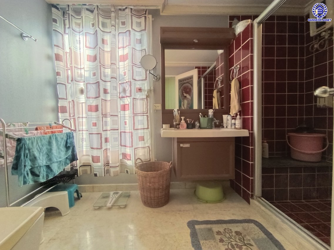 *****บ้านเดี่ยวมือสอง โครงการ ลัดดารมย์ อิลิแกนซ์ พระราม5-2 เนื้อที่กว้าง 113.30 ตร.ว. พื้นที่ใช้สอย 250 ตร.ม. ฟังก์ชัน 3 ห้องนอน 4 ห้องน้ำ 2 ที่จอดรถ แถมฟรี! เครื่องปรับอากาศ, เครื่องทำน้ำอุ่น, เครื่องดูดควัน และเตาไฟฟ้า บนทำเลเดินสะดวก เชื่อมต่อถนนนครอินทร์ ถนนราชพฤกษ์ ถนนกาญจนาภิเษก ใกล้รถไฟฟ้าสายสีม่วง "สถานีไทรม้า"