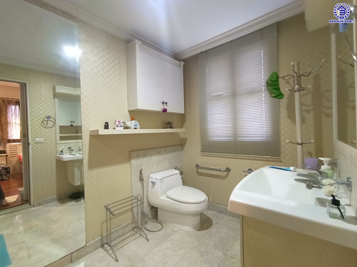 *****บ้านเดี่ยวมือสอง โครงการ ลัดดารมย์ อิลิแกนซ์ พระราม5-2 เนื้อที่กว้าง 113.30 ตร.ว. พื้นที่ใช้สอย 250 ตร.ม. ฟังก์ชัน 3 ห้องนอน 4 ห้องน้ำ 2 ที่จอดรถ แถมฟรี! เครื่องปรับอากาศ, เครื่องทำน้ำอุ่น, เครื่องดูดควัน และเตาไฟฟ้า บนทำเลเดินสะดวก เชื่อมต่อถนนนครอินทร์ ถนนราชพฤกษ์ ถนนกาญจนาภิเษก ใกล้รถไฟฟ้าสายสีม่วง "สถานีไทรม้า"