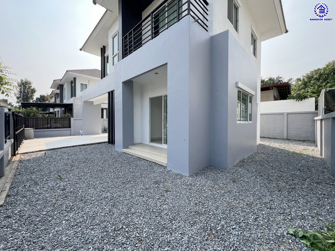 *****บ้านเดี่ยวมือสอง โครงการ แลนซีโอคริป รัตนาธิเบศร์ เนื้อที่ 51.80 ตร.ว. พื้นที่ใช้สอย 145 ตร.ม. ฟังก์ชัน 3 ห้องนอน 2 ห้องน้ำ 2 ที่จอดรถ บนทำเลเดินทางสะดวก เชื่อมต่อถนนราชพฤกษ์ ถนนชัยพฤกษ์ ถนนรัตนาธิเบศร์ ใกล้รถไฟฟ้าสายสีม่วง "สถานีไทรม้า" และจุดขึ้นทางด่วน "ศรีรัช"