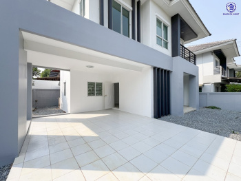 *****บ้านเดี่ยวมือสอง โครงการ แลนซีโอคริป รัตนาธิเบศร์ เนื้อที่ 51.80 ตร.ว. พื้นที่ใช้สอย 145 ตร.ม. ฟังก์ชัน 3 ห้องนอน 2 ห้องน้ำ 2 ที่จอดรถ บนทำเลเดินทางสะดวก เชื่อมต่อถนนราชพฤกษ์ ถนนชัยพฤกษ์ ถนนรัตนาธิเบศร์ ใกล้รถไฟฟ้าสายสีม่วง "สถานีไทรม้า" และจุดขึ้นทางด่วน "ศรีรัช"