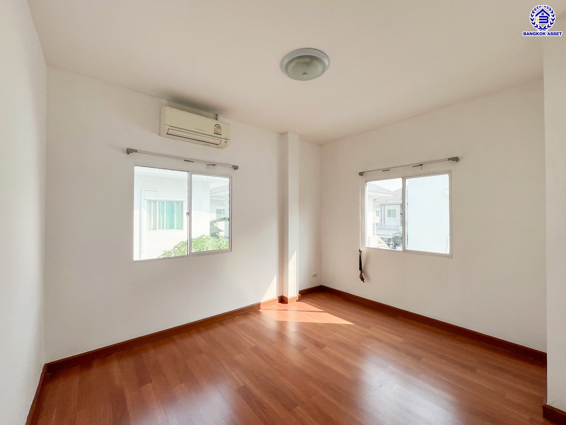 *****บ้านเดี่ยวมือสอง โครงการ แลนซีโอคริป รัตนาธิเบศร์ หลังมุม เนื้อที่ 51.80 ตร.ว. พื้นที่ใช้สอย 145 ตร.ม. ฟังก์ชัน 3 ห้องนอน 2 ห้องน้ำ 2 ที่จอดรถ บนทำเลเดินทางสะดวก เชื่อมต่อถนนราชพฤกษ์ ถนนชัยพฤกษ์ ถนนรัตนาธิเบศร์ ใกล้รถไฟฟ้าสายสีม่วง "สถานีไทรม้า" และจุดขึ้นทางด่วน "ศรีรัช"