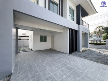 *****บ้านเดี่ยวมือสอง โครงการ แลนซีโอคริป รัตนาธิเบศร์ หลังมุม เนื้อที่ 51.80 ตร.ว. พื้นที่ใช้สอย 145 ตร.ม. ฟังก์ชัน 3 ห้องนอน 2 ห้องน้ำ 2 ที่จอดรถ บนทำเลเดินทางสะดวก เชื่อมต่อถนนราชพฤกษ์ ถนนชัยพฤกษ์ ถนนรัตนาธิเบศร์ ใกล้รถไฟฟ้าสายสีม่วง "สถานีไทรม้า" และจุดขึ้นทางด่วน "ศรีรัช"