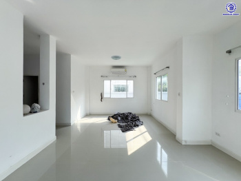 *****บ้านเดี่ยวมือสอง โครงการ แลนซีโอคริป รัตนาธิเบศร์ หลังมุม เนื้อที่ 51.80 ตร.ว. พื้นที่ใช้สอย 145 ตร.ม. ฟังก์ชัน 3 ห้องนอน 2 ห้องน้ำ 2 ที่จอดรถ บนทำเลเดินทางสะดวก เชื่อมต่อถนนราชพฤกษ์ ถนนชัยพฤกษ์ ถนนรัตนาธิเบศร์ ใกล้รถไฟฟ้าสายสีม่วง "สถานีไทรม้า" และจุดขึ้นทางด่วน "ศรีรัช"