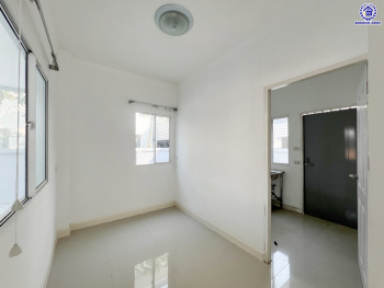 *****บ้านเดี่ยวมือสอง โครงการ แลนซีโอคริป รัตนาธิเบศร์ หลังมุม เนื้อที่ 51.80 ตร.ว. พื้นที่ใช้สอย 145 ตร.ม. ฟังก์ชัน 3 ห้องนอน 2 ห้องน้ำ 2 ที่จอดรถ บนทำเลเดินทางสะดวก เชื่อมต่อถนนราชพฤกษ์ ถนนชัยพฤกษ์ ถนนรัตนาธิเบศร์ ใกล้รถไฟฟ้าสายสีม่วง "สถานีไทรม้า" และจุดขึ้นทางด่วน "ศรีรัช"