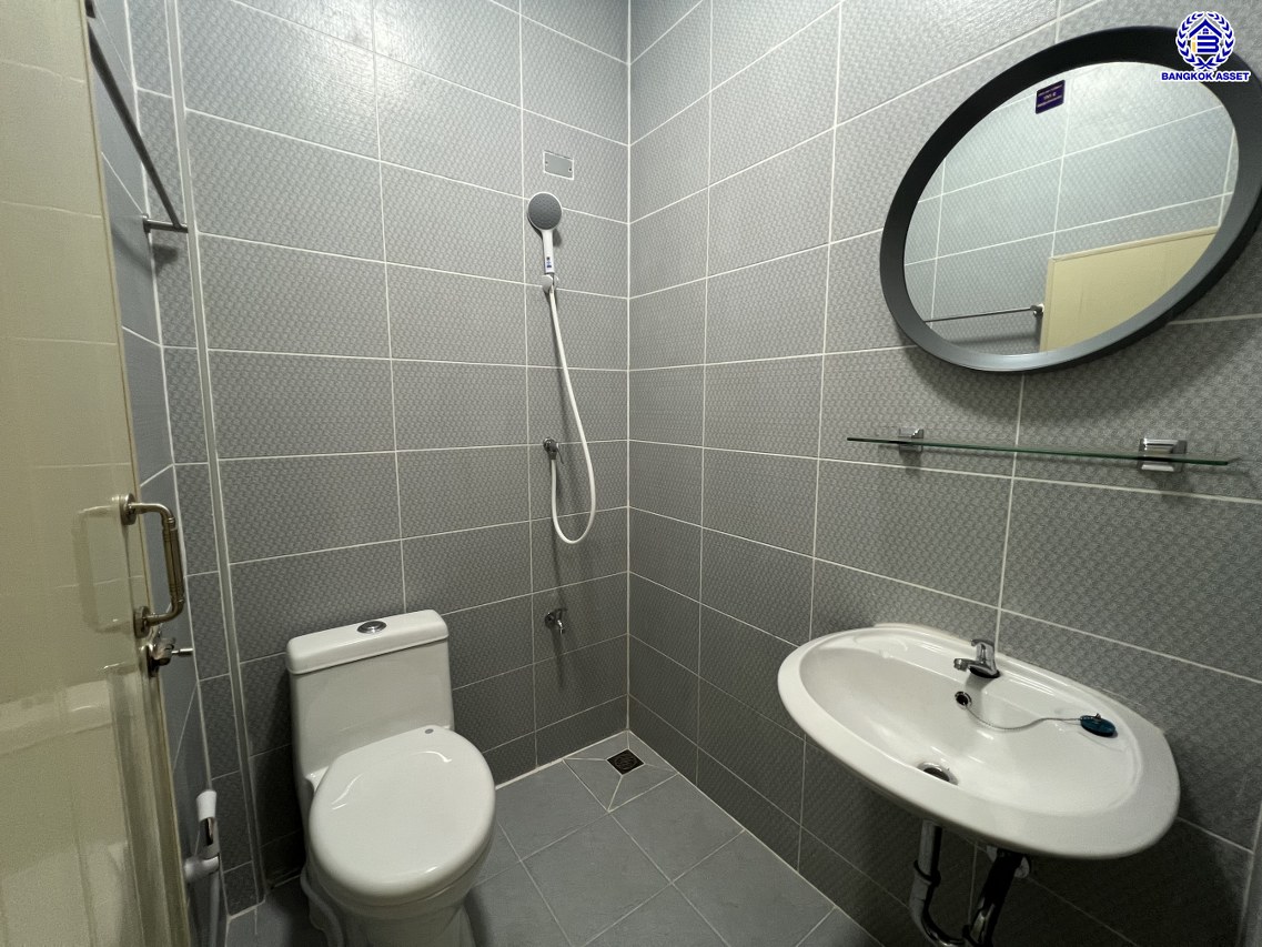 *****ทาวน์เฮ้าส์มือสองกรุงเทพมหานคร โครงการ ซอยลาดพร้าว48 เนื้อที่ 15 ตร.ว. พื้นที่ใช้สอย 120 ตร.ม. หงัก์ชั่น 2 ห้องนอน 2 ห้องน้ำ 1 ที่จอดรถ บนทำเลเชื่อมต่อหลายเส้นทาง ทั้งถนนลาดพร้าว, ถนนรัชดาภิเษก ใกล้โครงการรถไฟฟ้าสายสีเหลือง "สถานีภาวนา" และใกล้เซ็นทรัลลาดพร้าว