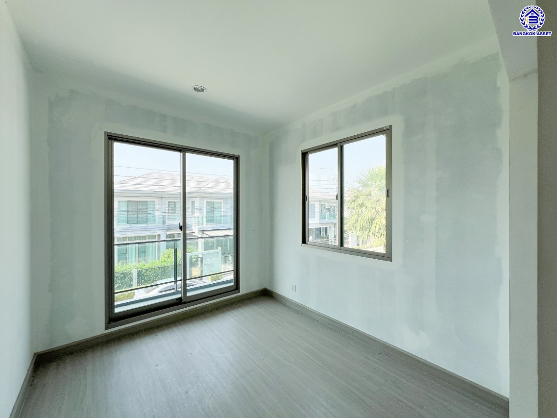 *****บ้านเดี่ยวมือสองนนทบุรี โครงการ เดอะปาล์ม แจ้งวัฒนะ-ชัยพฤกษ์ เนื้อที่กว้าง 69.60 ตร.ว. พื้นที่ใช้สอย 263 ตร.ม. ฟังก์ชัน 4 ห้องนอน 4 ห้องน้ำ 3 ที่จอดรถ บนทำเลแห่งการเดินทาง เชื่อมต่อถนนแจ้งวัฒนะ, ถนนชัยพฤกษ์, ถนนติวานนท์ และใกล้เมเจอร์ ฮอลลีวูด ปากเกร็ด และเซ็นทรัล แจ้งวัฒนะ จองเลย!