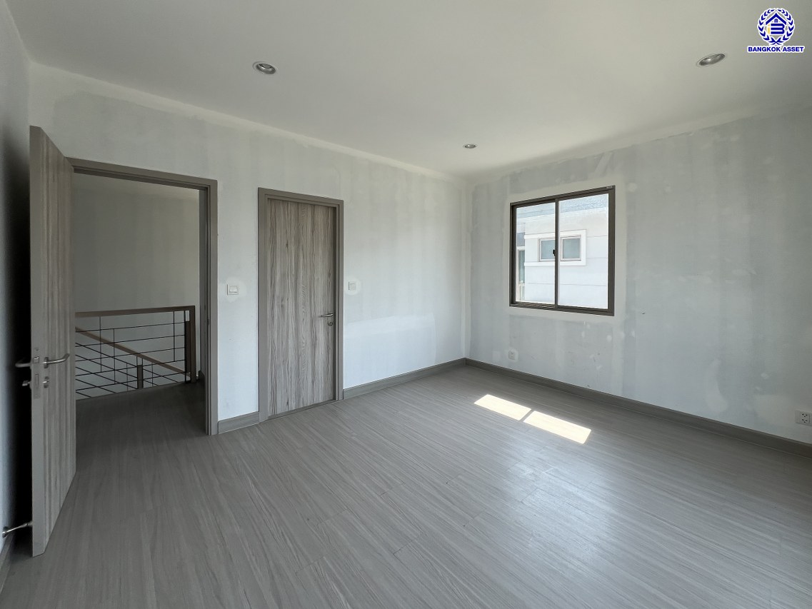 *****บ้านเดี่ยวมือสองนนทบุรี โครงการ เดอะปาล์ม แจ้งวัฒนะ-ชัยพฤกษ์ เนื้อที่กว้าง 69.60 ตร.ว. พื้นที่ใช้สอย 263 ตร.ม. ฟังก์ชัน 4 ห้องนอน 4 ห้องน้ำ 3 ที่จอดรถ บนทำเลแห่งการเดินทาง เชื่อมต่อถนนแจ้งวัฒนะ, ถนนชัยพฤกษ์, ถนนติวานนท์ และใกล้เมเจอร์ ฮอลลีวูด ปากเกร็ด และเซ็นทรัล แจ้งวัฒนะ จองเลย!