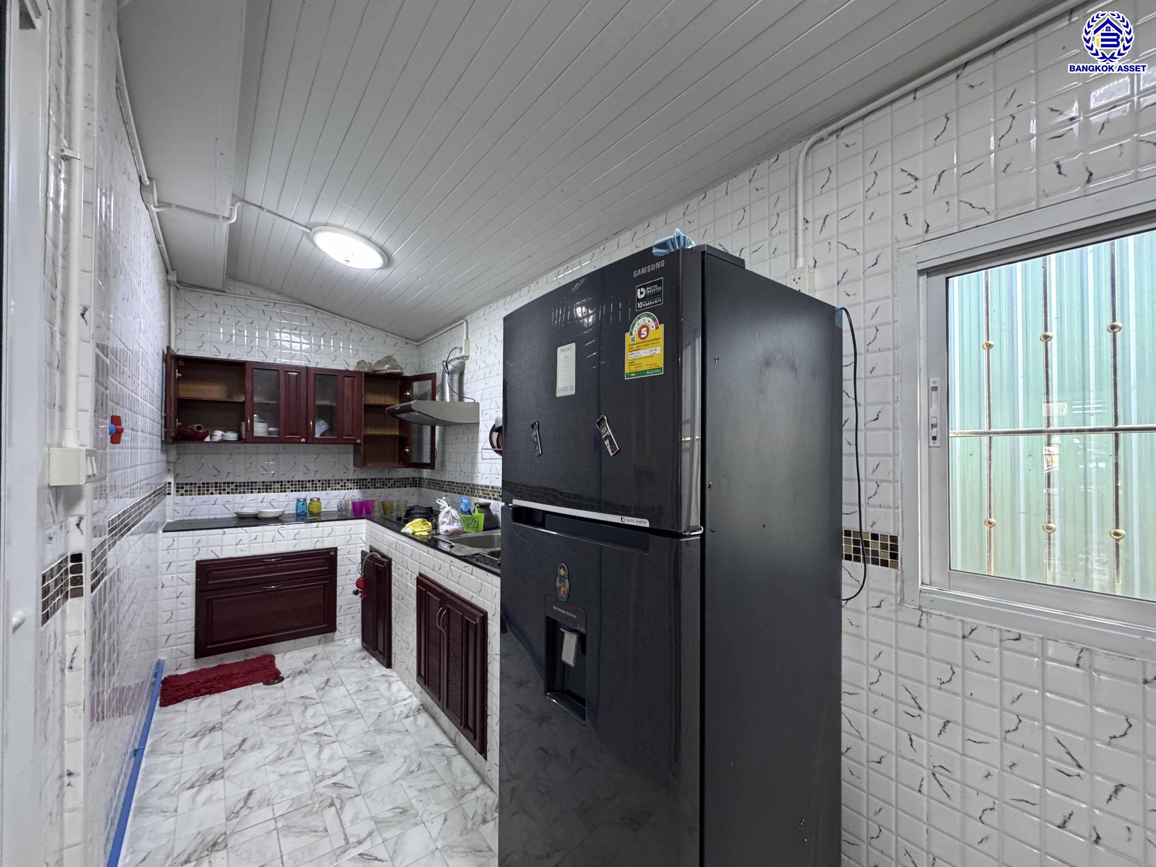 *****ทาวน์เฮ้าส์มือสอง นนทบุรี โครงการ ปิยะนันท์ กาญจนาภิเษก เนื้อที่ 18.7 ตร.ว. พื้นที่ใช้สอย 138 ตร.ม. ฟังก์ชัน 2 ห้องนอน 2 ห้องน้ำ 1 ที่จอดรถ บนทำเลเชื่อมต่อหลายเส้นทางทั้งกาญจนาภิเษก, ถนนบรมราชชนนี, ถนนพุทธมณฑล, ถนนนครอินทร์ ใกล้ทางด่วน "ศรีรัช" เซ็นทรัล เวสต์วิลล์ และเซ็นทรัล เวสต์เกต